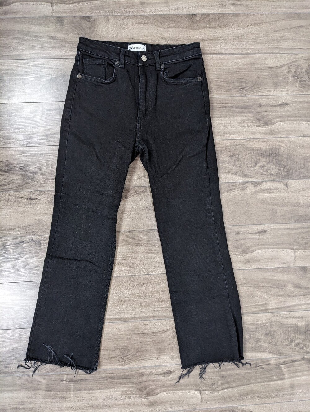 Zara Women's Jeans Black Size 4 Straight Leg Raw Hem